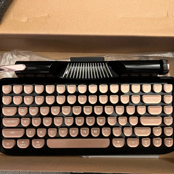 KnewKey BlackPink Bluetooth Keyboard - Picture 2 of 7